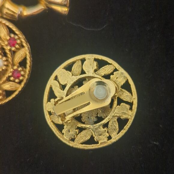 Three Pair Gold Tone Vintage Clip On/Screw Back Earrings - Picture 3 of 10